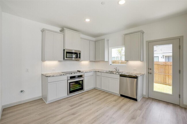 Building Photo - Luxury living in this stunning 4 bedroom, 3 bath home