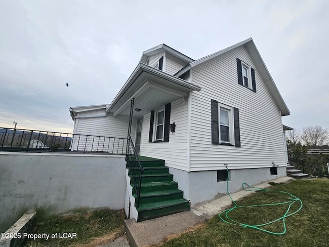 Building Photo - 92 Diamond Ave