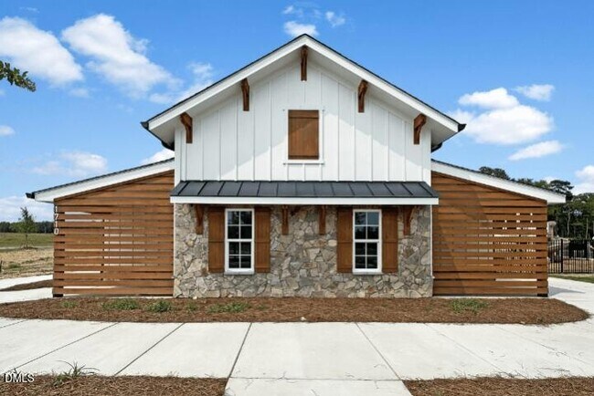 Building Photo - 1633 Wendell Valley Blvd