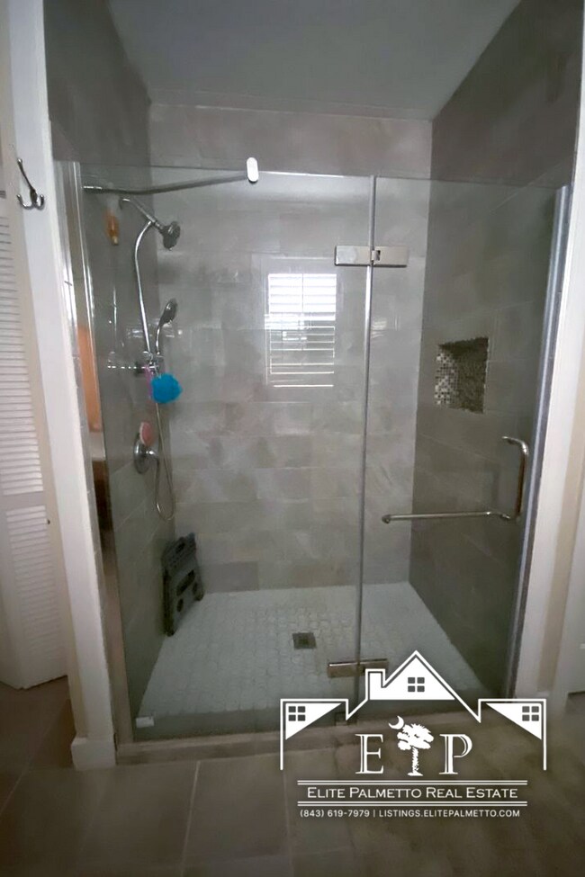 Building Photo - Beautiful Brick Home for Rent – Spacious, Bright & Welcoming