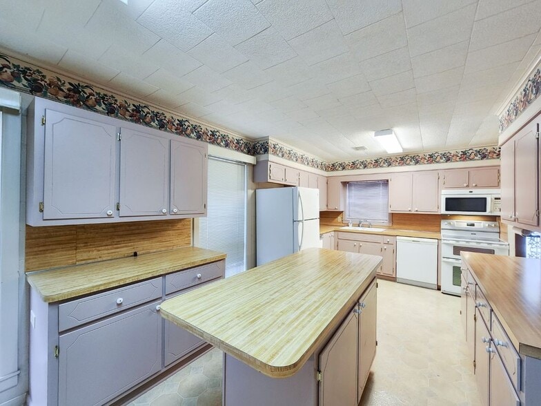 Building Photo - 1402 Loberg Ln
