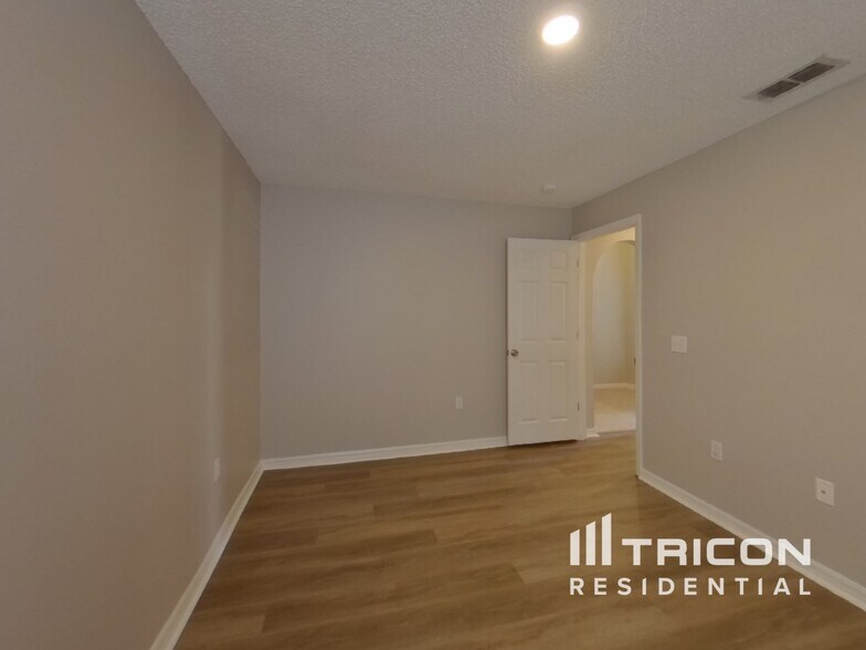 Building Photo - 1080 Amanda Kay Cir