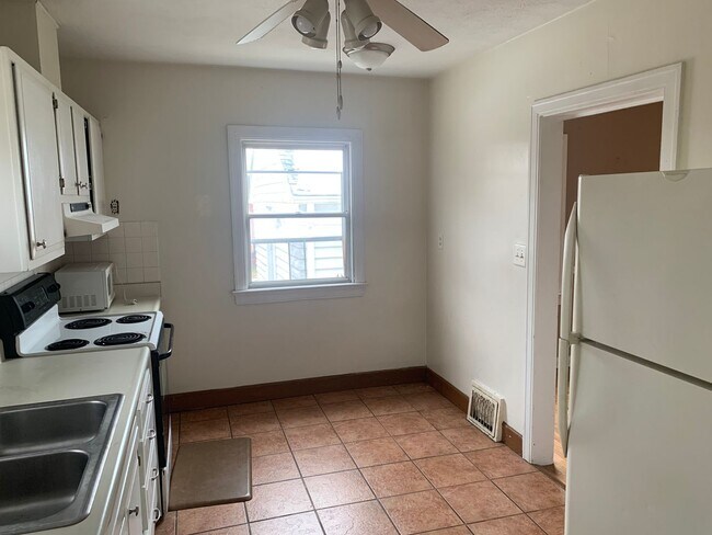 Primary Photo - 4-bedroom house for RENT