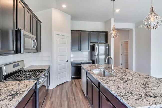 Building Photo - 120 Birkshire Dr