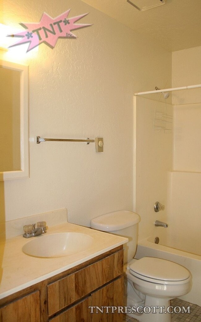 Building Photo - 1464