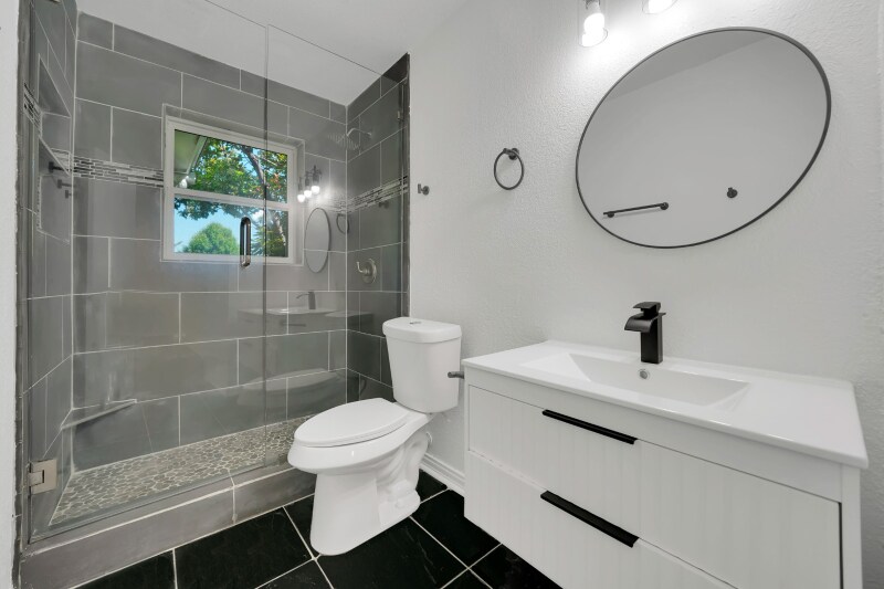 Building Photo - 4622 Bayview Dr