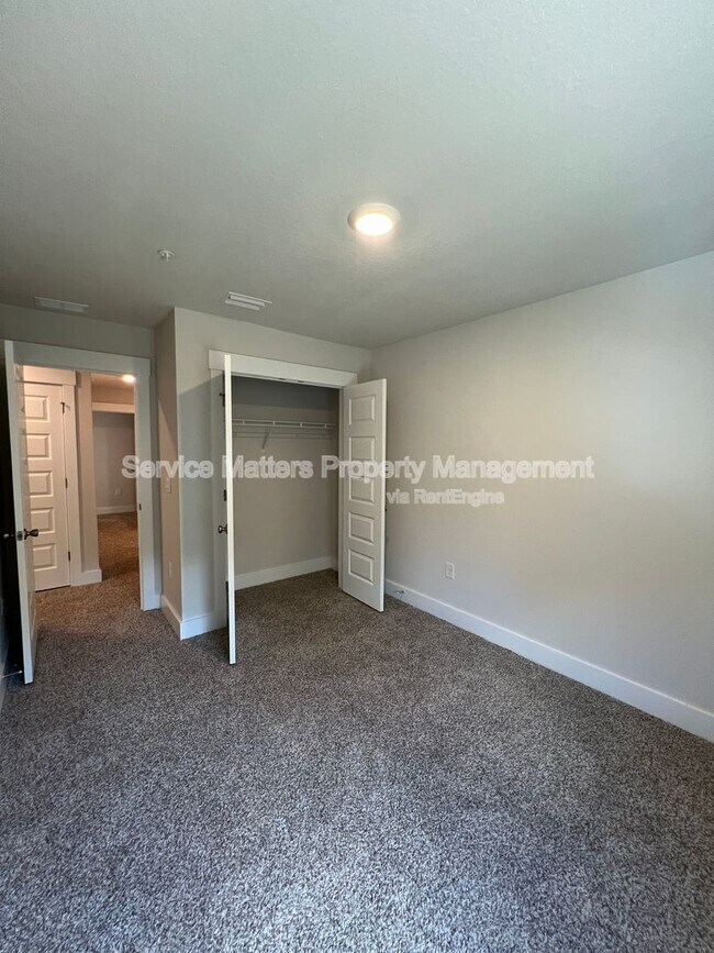Building Photo - 9427 Nature Creek Blvd