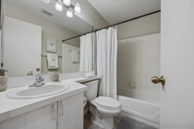 Building Photo - 2482 Bedford Mews Dr