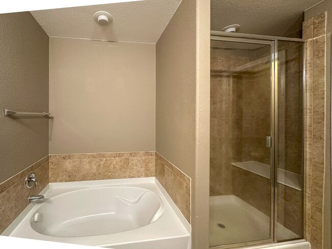 Building Photo - 4bd house in a heart of Dove Village!