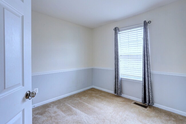 Building Photo - 3BD/2.2BA:  Fabulous Baltimore Townhome