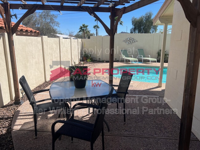 Building Photo - 1653 E Villa Maria Dr