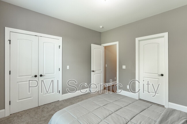 Building Photo - 7725 Peppertree Dr