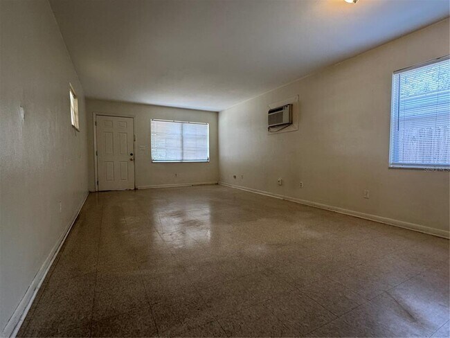 Building Photo - 1421 Noble Pl