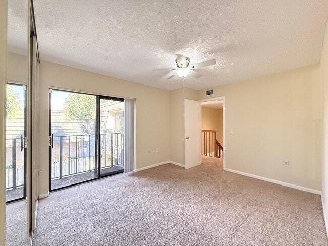 Building Photo - 810 8th Way