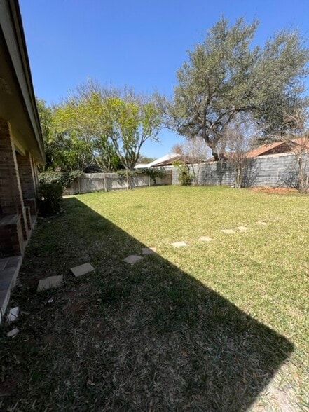 Building Photo - 1218 Saint John Loop