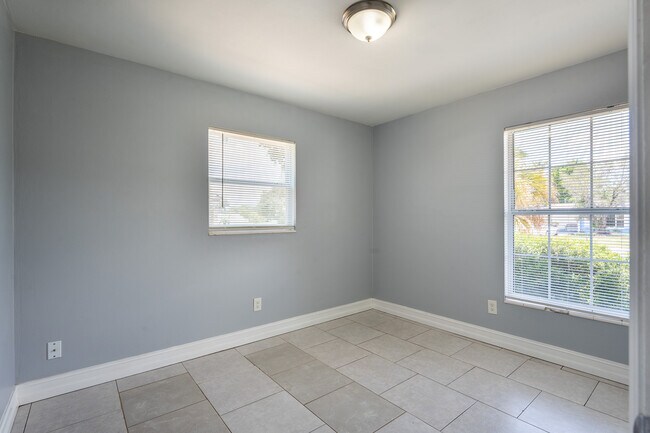 Building Photo - 50 N Edgemon Ave