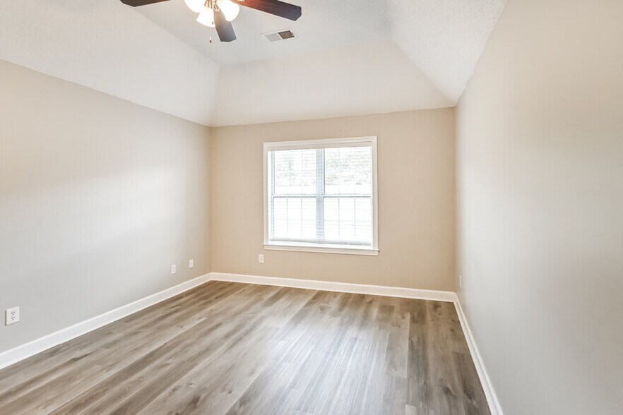 Building Photo - 838 Clearview Cove