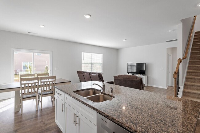 Building Photo - Spacious 5 BR for Rent in Wendall-Availabl...
