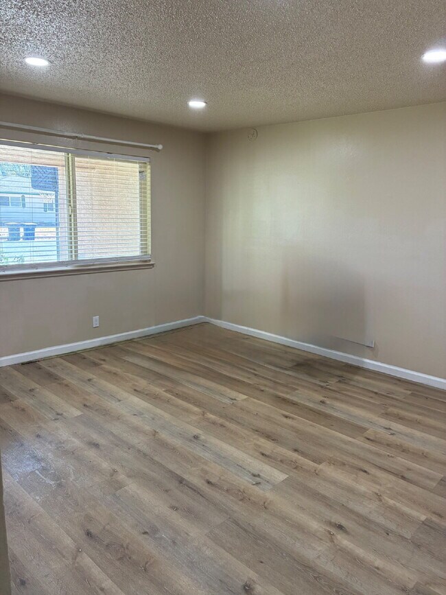 Building Photo - 2653 Agnes Way