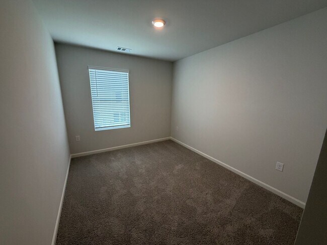 Building Photo - 3 Bedrooms, 2.5 Bathrooms - Townhome in Armuchee!