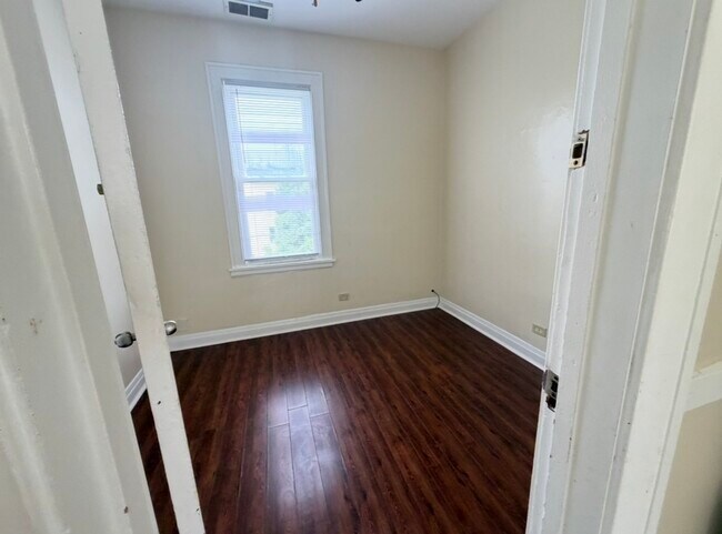 Building Photo - 8353 S Brandon Ave