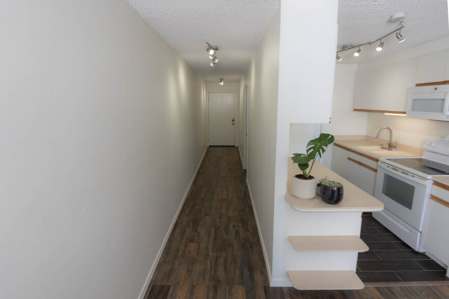 Entry Hallway - 1941 CHURCH Ln