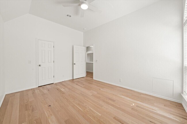 Building Photo - 124 N Crosstimber Trail