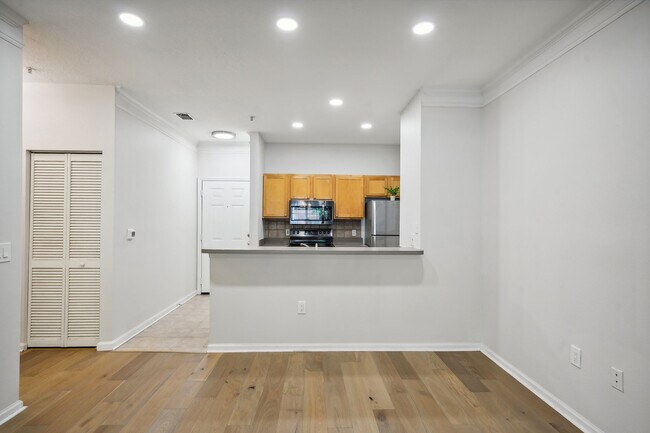 Building Photo - 4207 S Dale Mabry Hwy