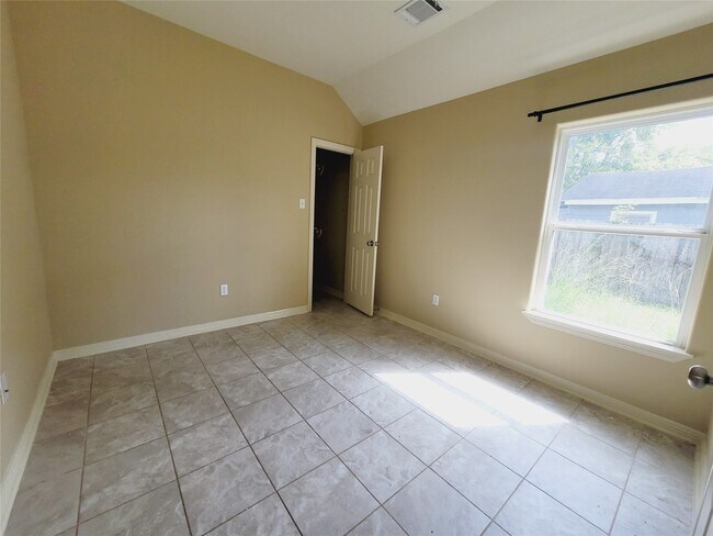 Building Photo - 8031 Canyon St