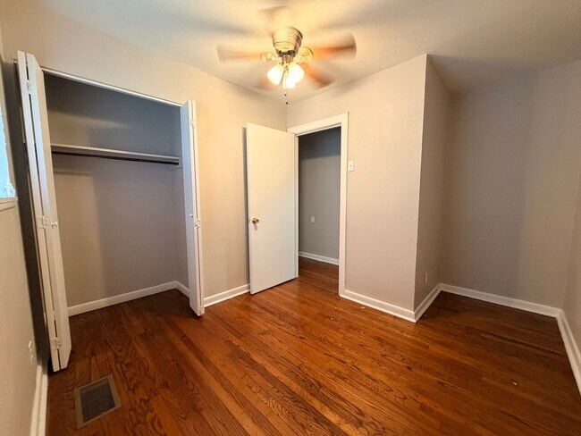 Building Photo - 3107 Alameda Dr