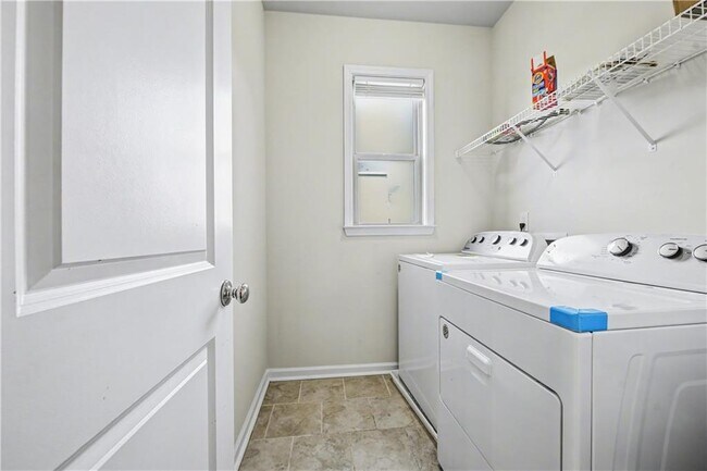 Building Photo - 3668 Hidden Valley Cir