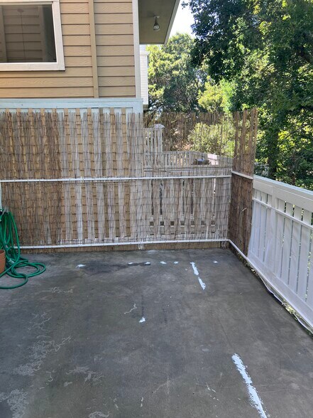 Building Photo - 2116 Thistle Ct