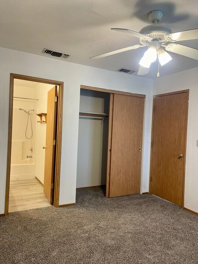 Building Photo - 5356 Vly Rdg Dr