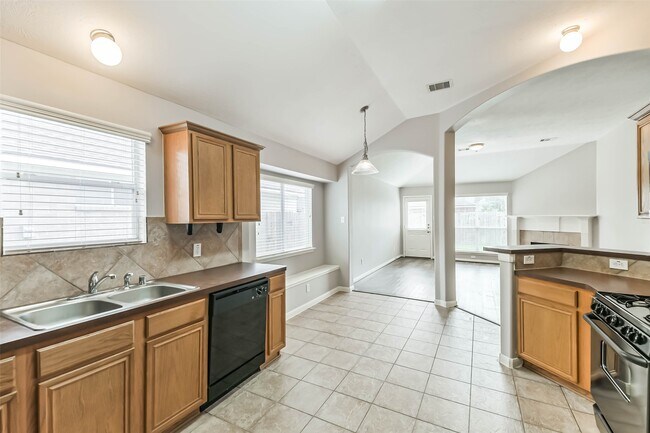 Building Photo - 13831 Hillingdale Ln