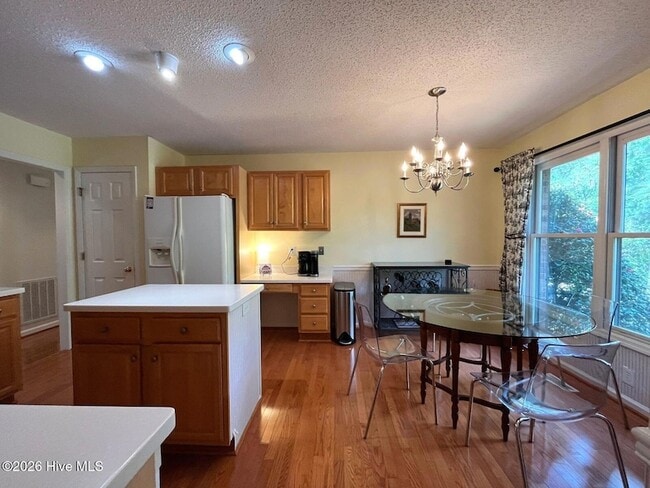 Building Photo - 100 Bridle Path Cir