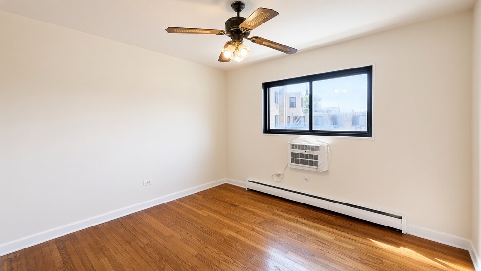 Building Photo - 6454 N Ridge Blvd