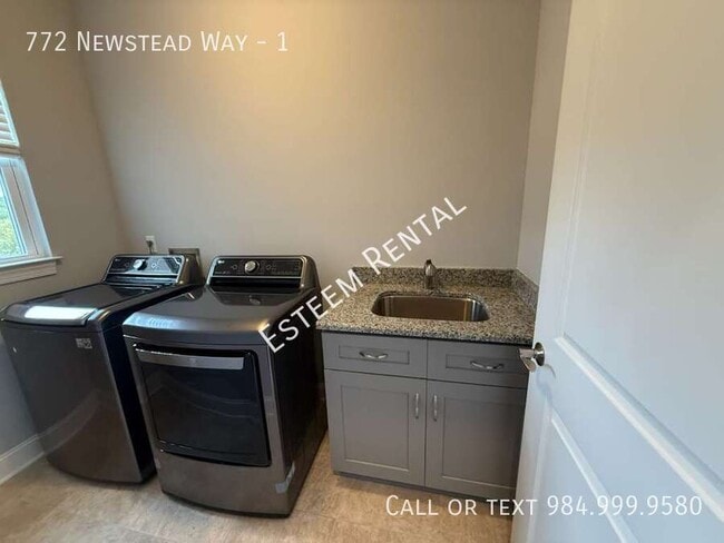 Building Photo - 772 Newstead Way