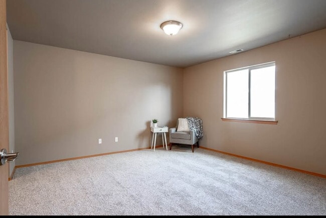 Building Photo - Cherokee Rental