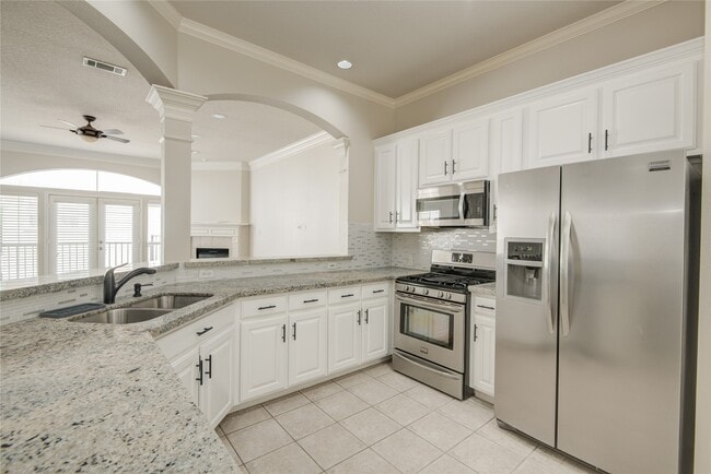 Building Photo - 5417 Lillian St