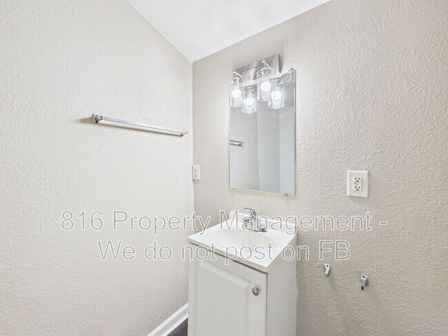 Building Photo - 5710 Askew Ave