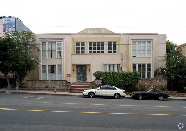 Building Photo - 1006 N Doheny Dr