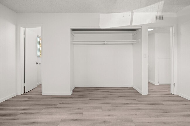 Building Photo - 6685 Sabado Tarde Rd