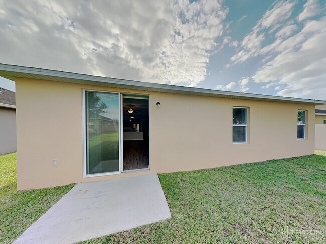 Building Photo - 1617 Tamarind Rd