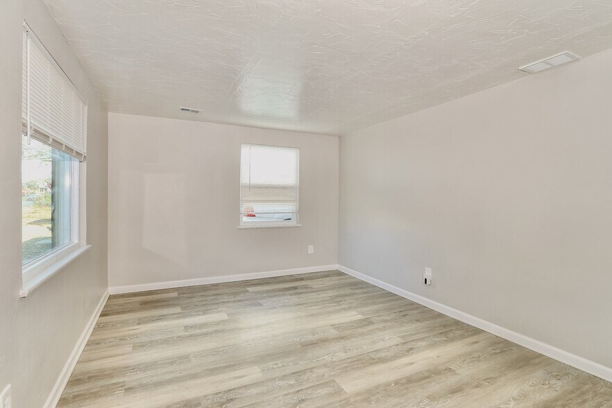 Building Photo - 212 E Bowne Blvd