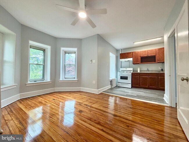 Building Photo - 146 Sumac St