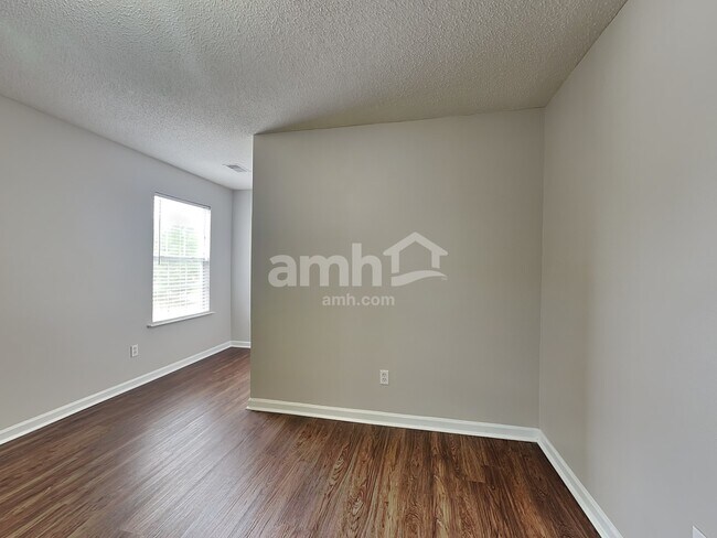 Building Photo - 103 Granary Dr