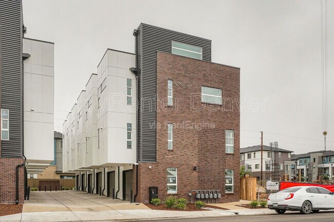 Building Photo - 2208 S Albion St