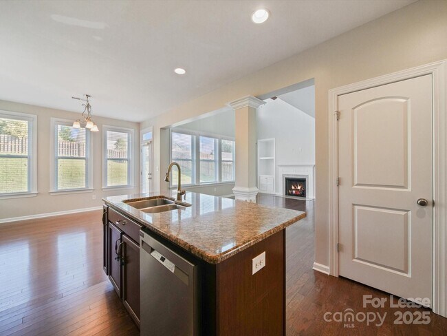 Building Photo - 10205 Falling Leaf Dr NW