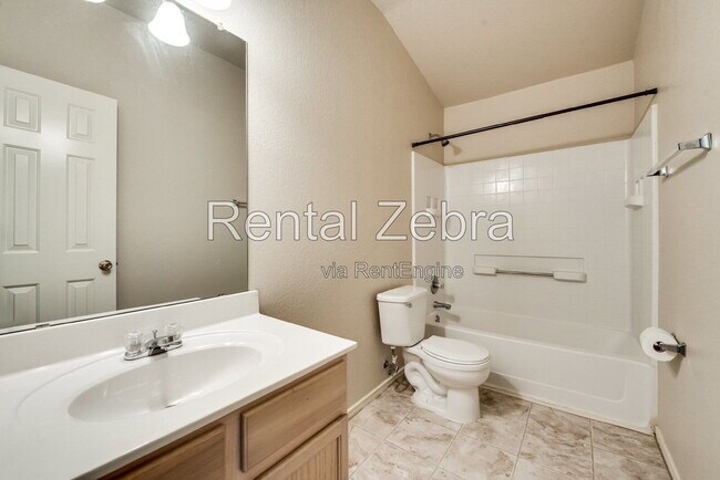 Building Photo - 752 Vista Verde Dr