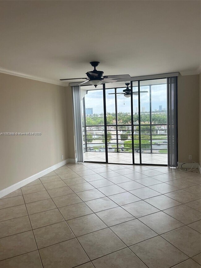Building Photo - 20400 W Country Club Dr